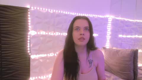 Snapshot of isabell3_ chatting on 05.12.26 Isabelle online show from 05.12.26
