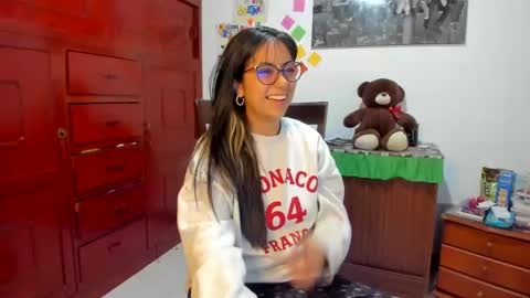 Snapshot of isabella22_1 chatting on 01.15.25 Isabella22 1 online show from 01.15.25