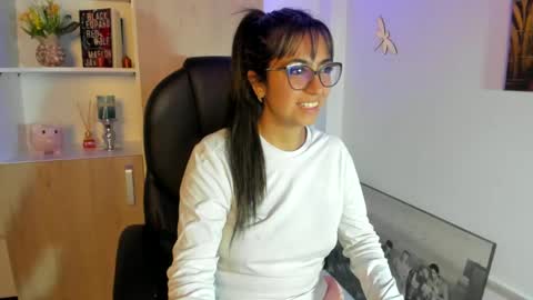 Snapshot of isabella22_1 chatting on 02.19.25 Isabella22 1 online show from 02.19.25