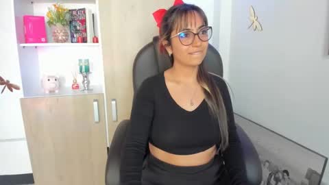 Snapshot of isabella22_1 chatting on 02.20.25 Isabella22 1 online show from 02.20.25