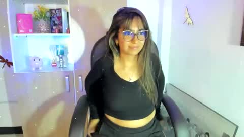 Snapshot of isabella22_1 chatting on 02.20.25 Isabella22 1 online show from 02.20.25