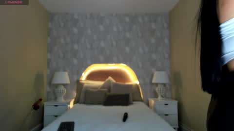 Snapshot of isabella__milf chatting on 03.01.26 isabella__milf online show from 03.01.26