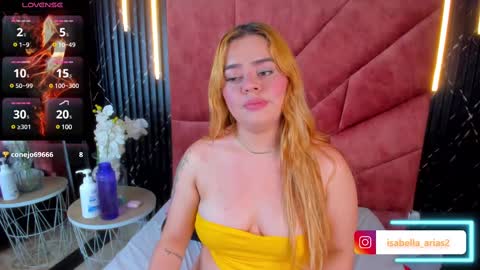 Snapshot of isabella_arias1 chatting on 03.11.25 Isabella Arias online show from 03.11.25