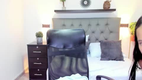 Snapshot of isabella_florez22 chatting on 02.20.25 Isabel florez online show from 02.20.25