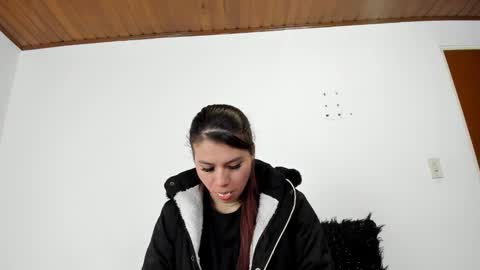 Snapshot of isabella_jaramillo chatting on 10.17.25 isabella_jaramillo online show from 10.17.25