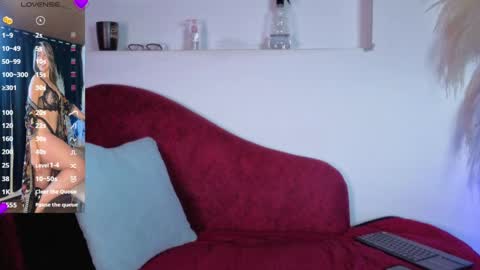 Snapshot of isabella_lt chatting on 05.15.26 online show from 05.15.26