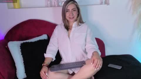 Snapshot of isabella_lt chatting on 05.20.26 online show from 05.20.26
