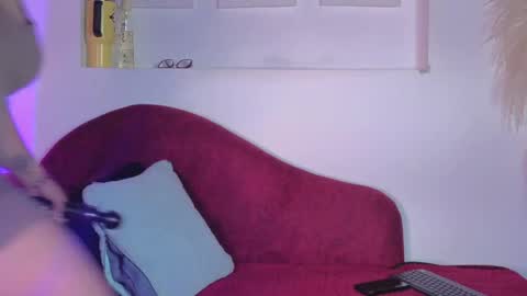 Snapshot of isabella_lt chatting on 06.01.26 online show from 06.01.26