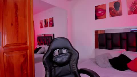 Isabella Moon9 online show from 02.19.26