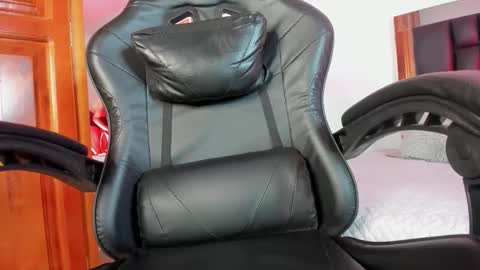 Isabella Moon9 online show from 02.20.26