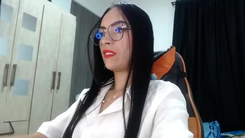 Snapshot of isabella_piercee chatting on 05.19.26 isabella_piercee online show from 05.19.26