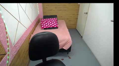 Snapshot of isabella_roseee chatting on 10.03.25 isabella_roseee online show from 10.03.25