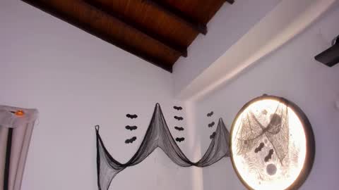 Snapshot of isabella_rosssi1 chatting on 10.19.25 isabella_rosssi1 online show from 10.19.25