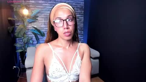 Snapshot of isabella_star_ chatting on 05.11.26 Camila online show from 05.11.26