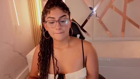 Snapshot of isabella_tp chatting on 01.14.26 Isa online show from 01.14.26