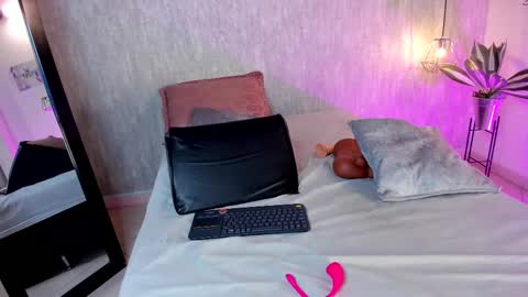 Snapshot of isabella_zc chatting on 02.28.25 isabella zc online show from 02.28.25