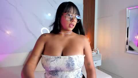 Snapshot of isabella_zc chatting on 10.07.25 isabella zc online show from 10.07.25