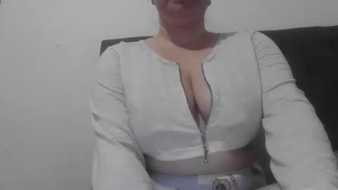 isabellaa_hills_ online show from 11.11.25