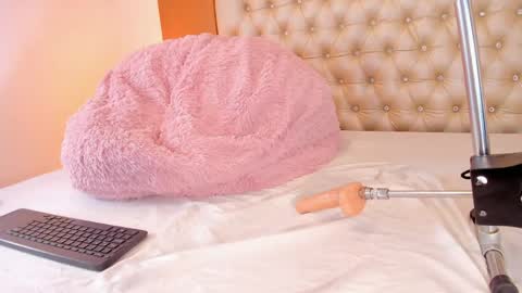 Snapshot of isabellaalux_ chatting on 05.17.26 isabellaalux_ online show from 05.17.26