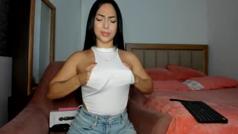 Snapshot of isabellabeker_ chatting on 04.22.26 ISABEL online show from 04.22.26