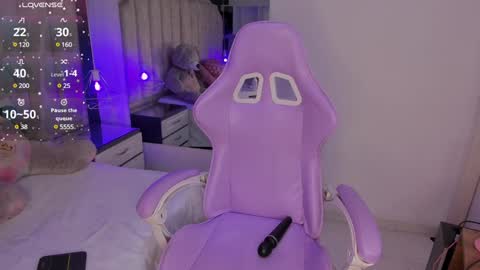 Snapshot of isabellabroms21 chatting on 01.19.25    v online show from 01.19.25