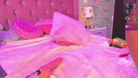 Snapshot of isabellabroms21 chatting on 02.10.25    v online show from 02.10.25