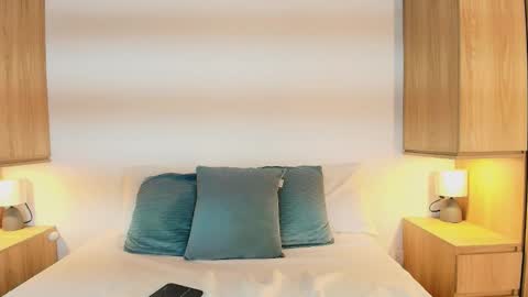 Isabella  online show from 11.15.25