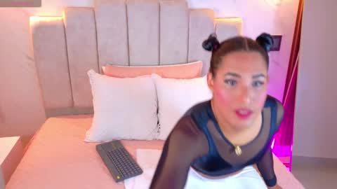 Isabella online show from 10.12.25