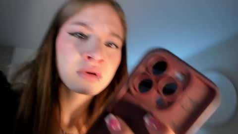 Snapshot of isabellamoretti1 chatting on 04.23.26 Isabella Moretti online show from 04.23.26