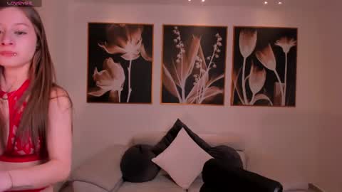 Snapshot of isabellamoretti1 chatting on 06.24.26 Isabella Moretti online show from 06.24.26