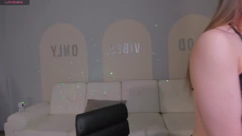 Snapshot of isabellamoretti1 chatting on 07.25.26 Isabella Moretti online show from 07.25.26
