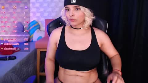 Snapshot of isabellamoutt chatting on 12.19.24 Isabella Mout online show from 12.19.24