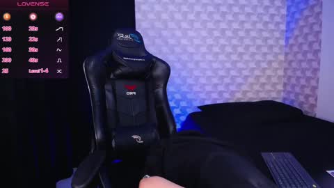 Snapshot of isabellamoutt chatting on 02.22.25 Isabella Mout online show from 02.22.25