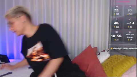 Isabella Mout  online show from 11.22.25