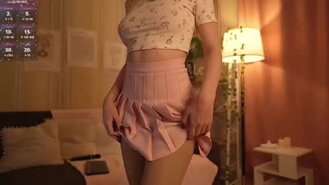 Snapshot of isabellatorrance chatting on 09.22.25 Bella online show from 09.22.25