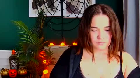 Snapshot of isabellcharm chatting on 10.22.25 Isabell online show from 10.22.25