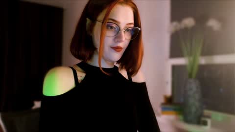 Snapshot of isabelle_stern chatting on 12.16.24 Madame Isabelle online show from 12.16.24