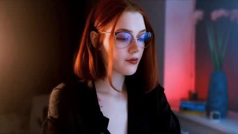 Snapshot of isabelle_stern chatting on 01.05.25 Madame Isabelle online show from 01.05.25