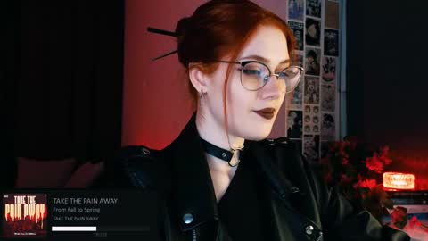 Snapshot of isabelle_stern chatting on 09.19.25 Madame Isabelle online show from 09.19.25