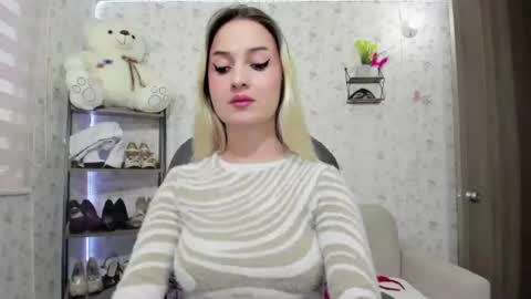 Snapshot of isablonde1 chatting on 06.08.26 ISABELLA online show from 06.08.26