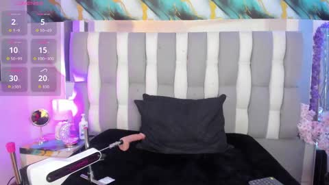 Snapshot of isadiazz chatting on 04.28.26 Isa online show from 04.28.26