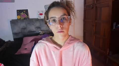 Snapshot of isangel_ chatting on 10.03.25 Isabela online show from 10.03.25