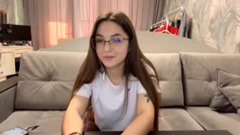 Snapshot of isauramccane chatting on 11.21.25 Mona online show from 11.21.25