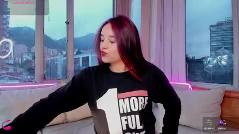 Snapshot of isis__lohan chatting on 09.15.25 Isis  lohan online show from 09.15.25