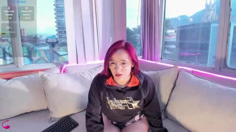 Snapshot of isis__lohan chatting on 09.17.25 Isis  lohan online show from 09.17.25