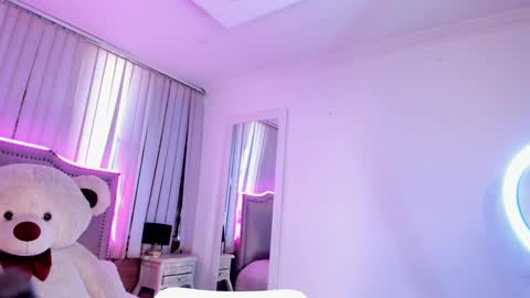 Snapshot of isis__lohan chatting on 10.01.25 Isis  lohan online show from 10.01.25