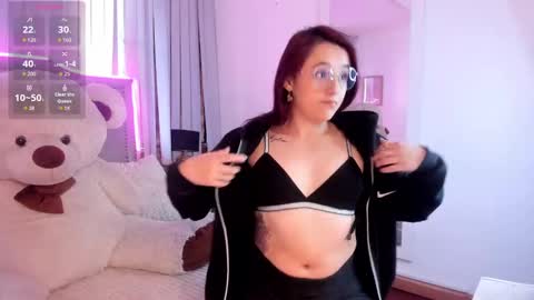 Snapshot of isis__lohan chatting on 10.09.25 Isis  lohan online show from 10.09.25