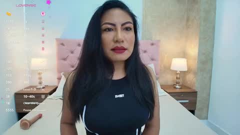 Isis Choi online show from 03.14.26