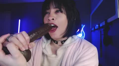 Snapshot of isis_diosa chatting on 02.03.25 Ana Maria online show from 02.03.25