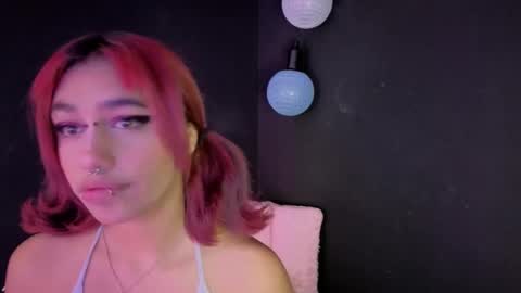 Snapshot of isisjones18 chatting on 09.23.25 Isisjones18 online show from 09.23.25